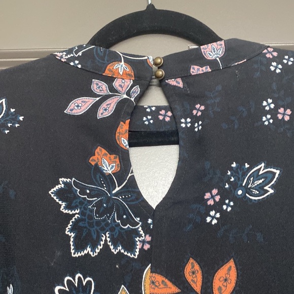 Maurice’s shirt - Picture 4 of 5